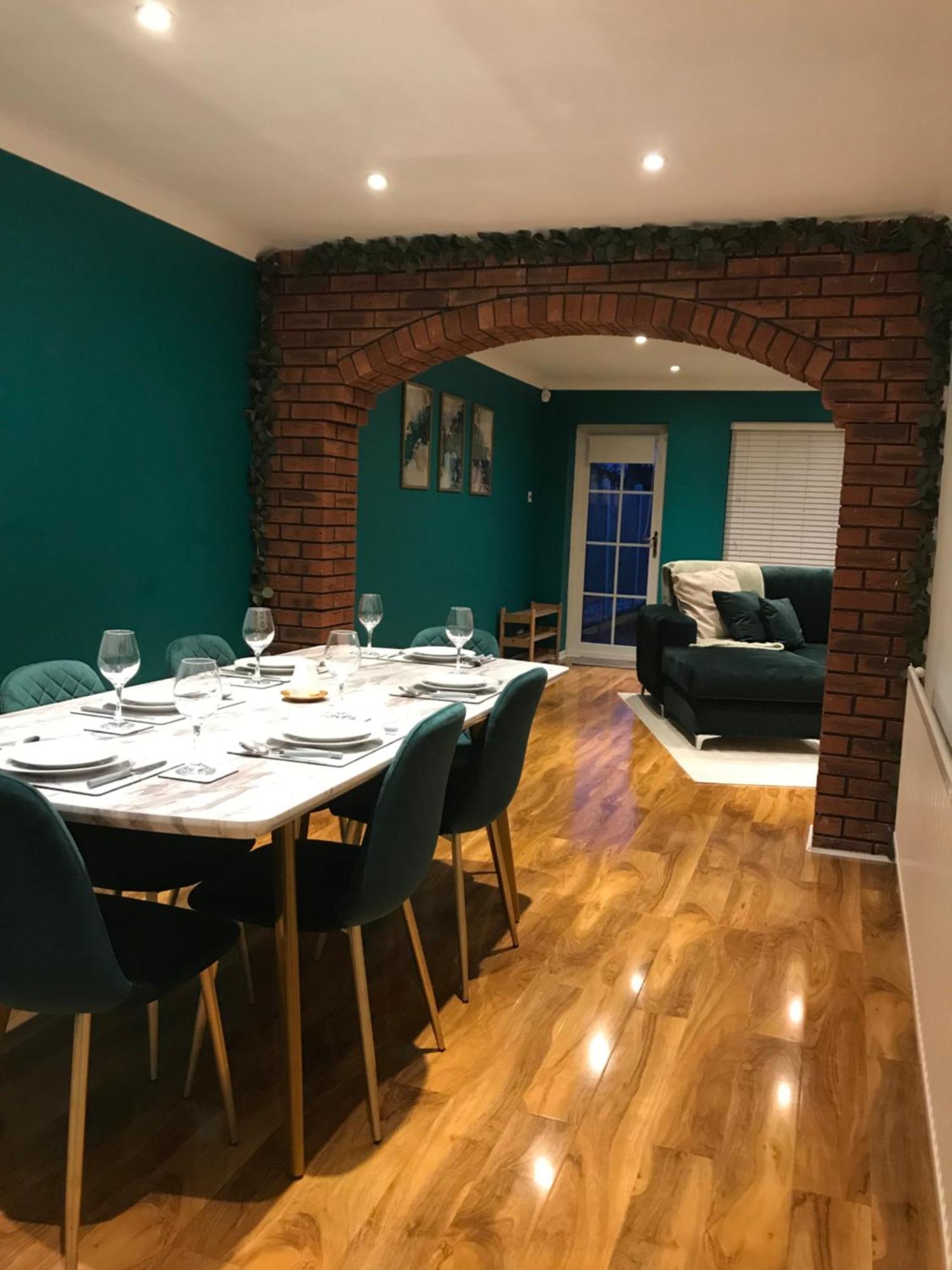 Contractors, Relocators, Free Parking, Wifi, Smart Tvs Daire Marston Green Dış mekan fotoğraf
