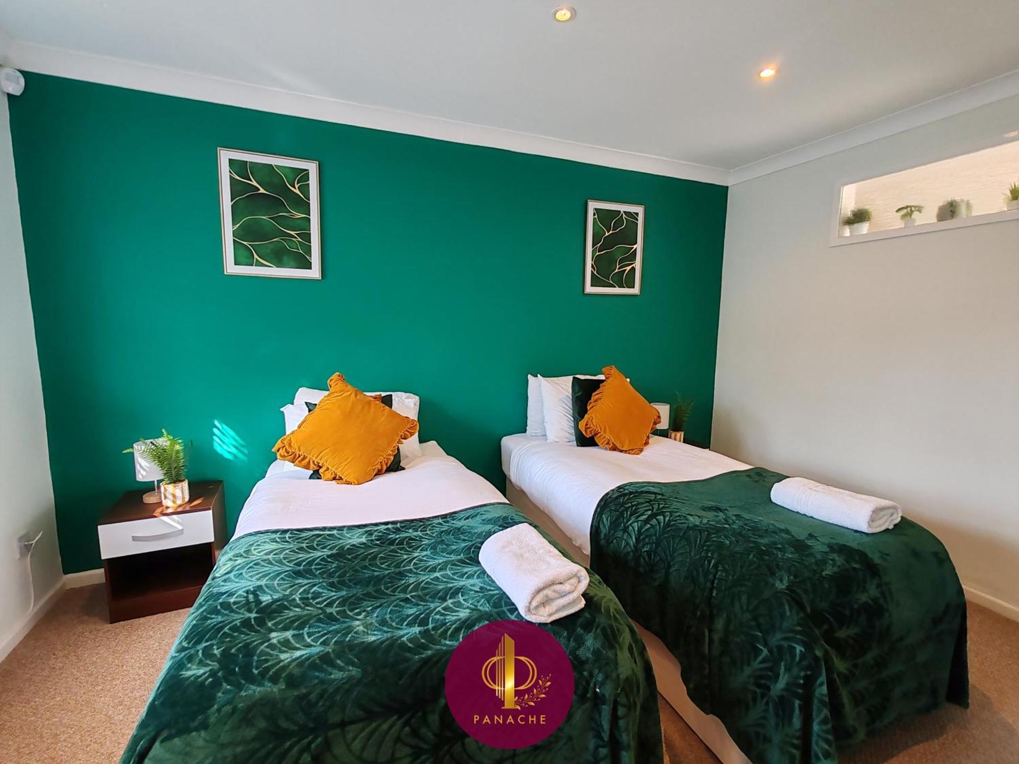 Contractors, Relocators, Free Parking, Wifi, Smart Tvs Daire Marston Green Dış mekan fotoğraf